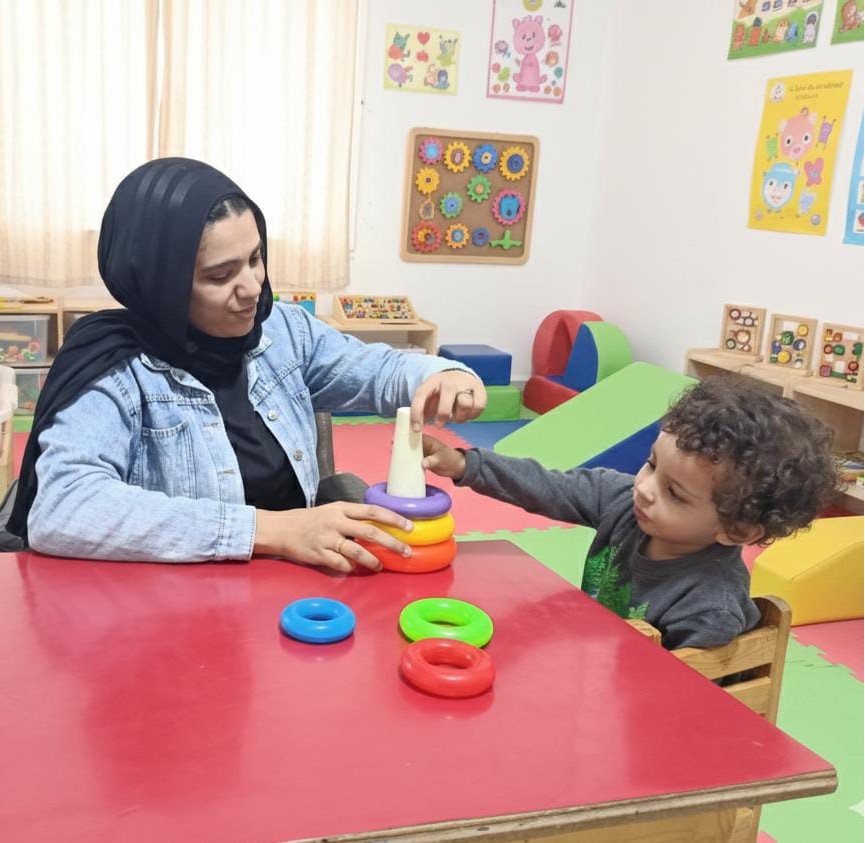 صورة من جلسة التكامل الحسي بمركز صوت الطفل